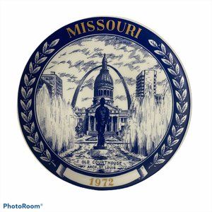 🔴  1972 Missouri Old Courthouse/Arch Plate
